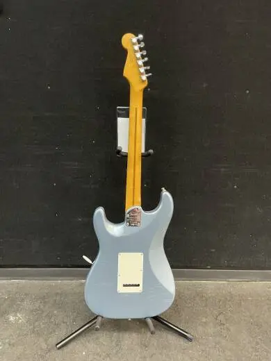 Fender - 011-8220-883 2